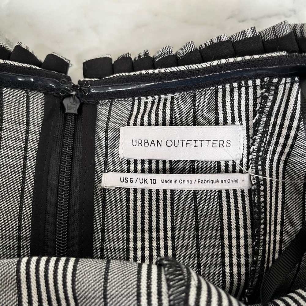 Urban Outfitters black white plaid off shoulder pleated ruffle romper 6 - Picture 12 of 13